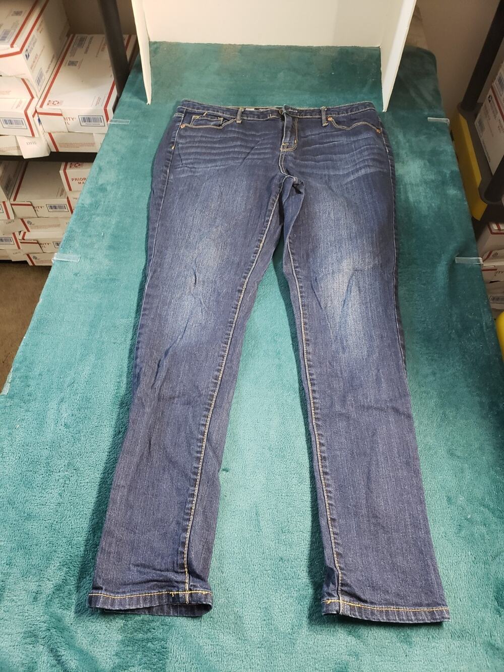 Mossimo Jeans Size 12 Women Blue Stretch Pants Denim Mid Rise Curvy Skinny